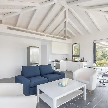 Minimal Sea View Maisonette *