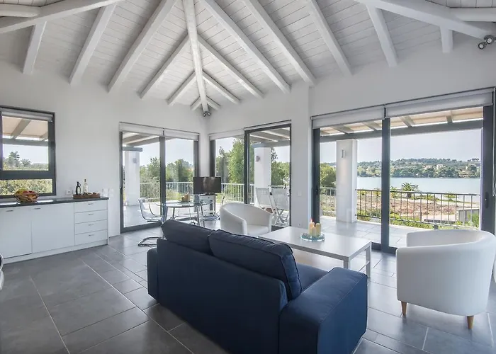 Minimal Sea View Maisonette Semesterbostad