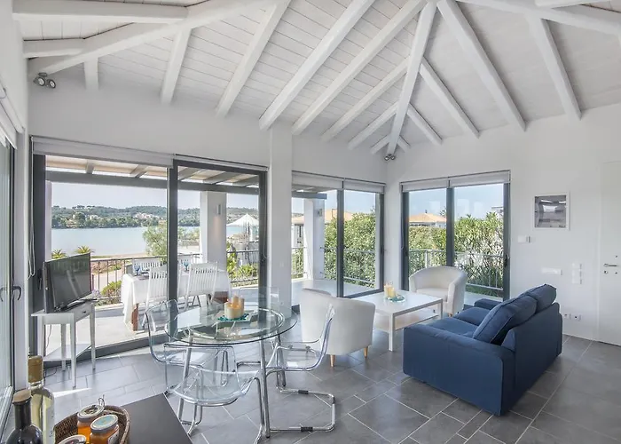 Semesterbostad Minimal Sea View Maisonette