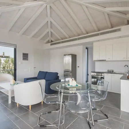 Minimal Sea View Maisonette بيت للعطل *