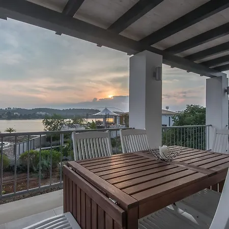 بيت للعطل Minimal Sea View Maisonette