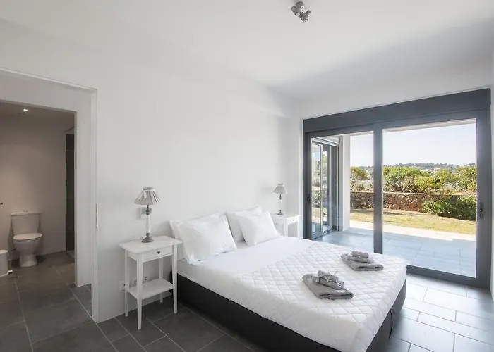 Minimal Sea View Maisonette