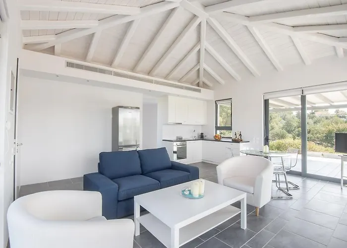 Minimal Sea View Maisonette *