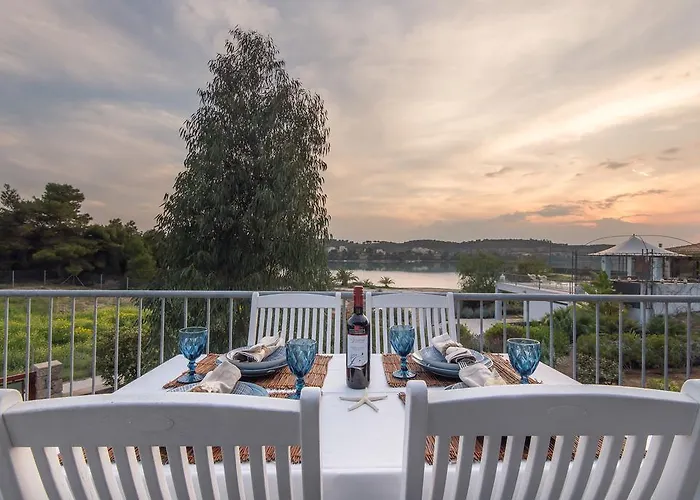 Minimal Sea View Maisonette בית נופש פורטו הלי